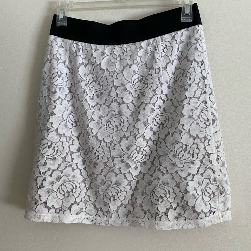 H&M white lace mini skirt
